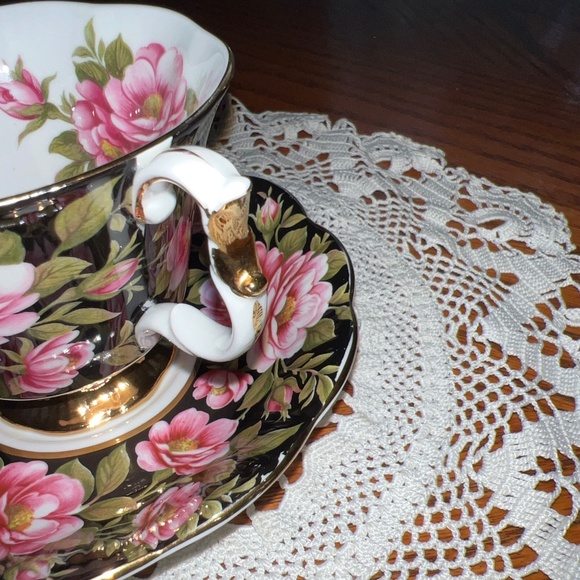 Royal Albert Fine Bone China Rambler Rose Tea Cup and Saucer - Picture 7 of 9